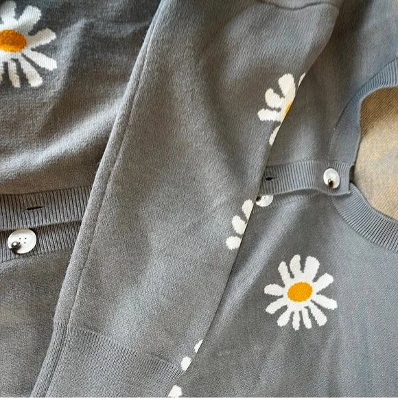 Gray Cardigan with Daisy Pattern - Picture 2 of 5